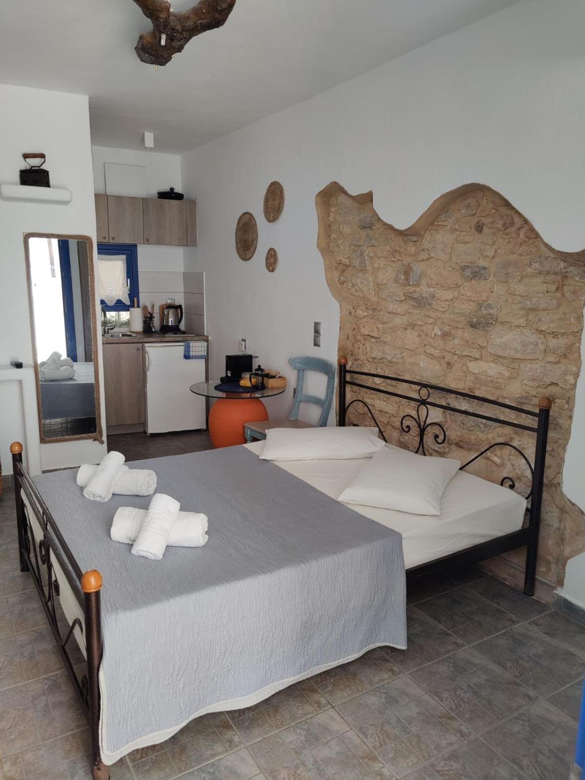 Margarita'S Rooms Folegandros Town Exterior foto